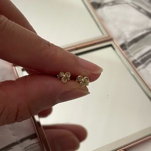 Gorgeous Dainty 14K Yellow Gold & Diamonds Flower Stud Earrings